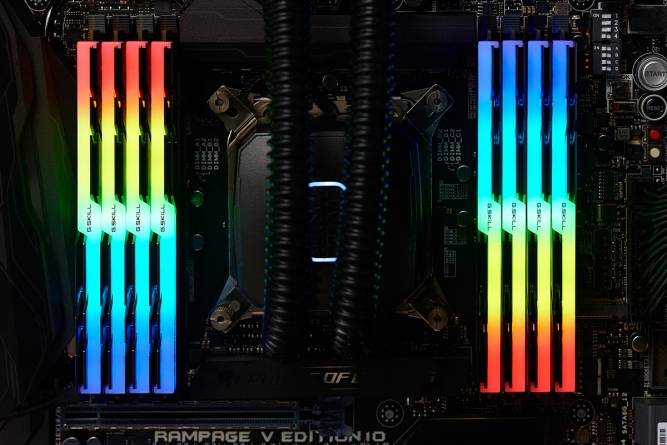זיכרון למחשב נייח G.Skill DDR4 F4-3466C16Q2-128GTZR 8x16GB 3466MHz TridentZ RGB תמונה 2
