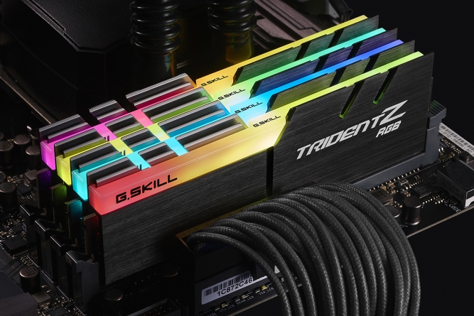 זיכרון למחשב נייח G.Skill DDR4 F4-3866C18Q-32GTZR 4x8GB 3866MHz TridentZ RGB תמונה 2