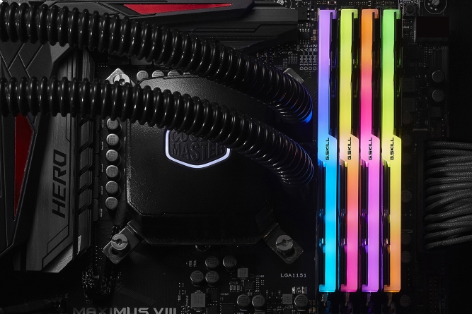 זיכרון למחשב נייח G.Skill DDR4 F4-4266C17Q-32GTZR 4x8GB 4266MHz TridentZ RGB תמונה 3