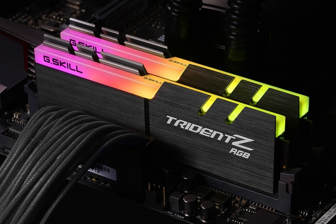 זיכרון למחשב נייח G.Skill DDR4 F4-4400C18D-16GTZR 2x8GB 4400MHz TridentZ RGB תמונה 2